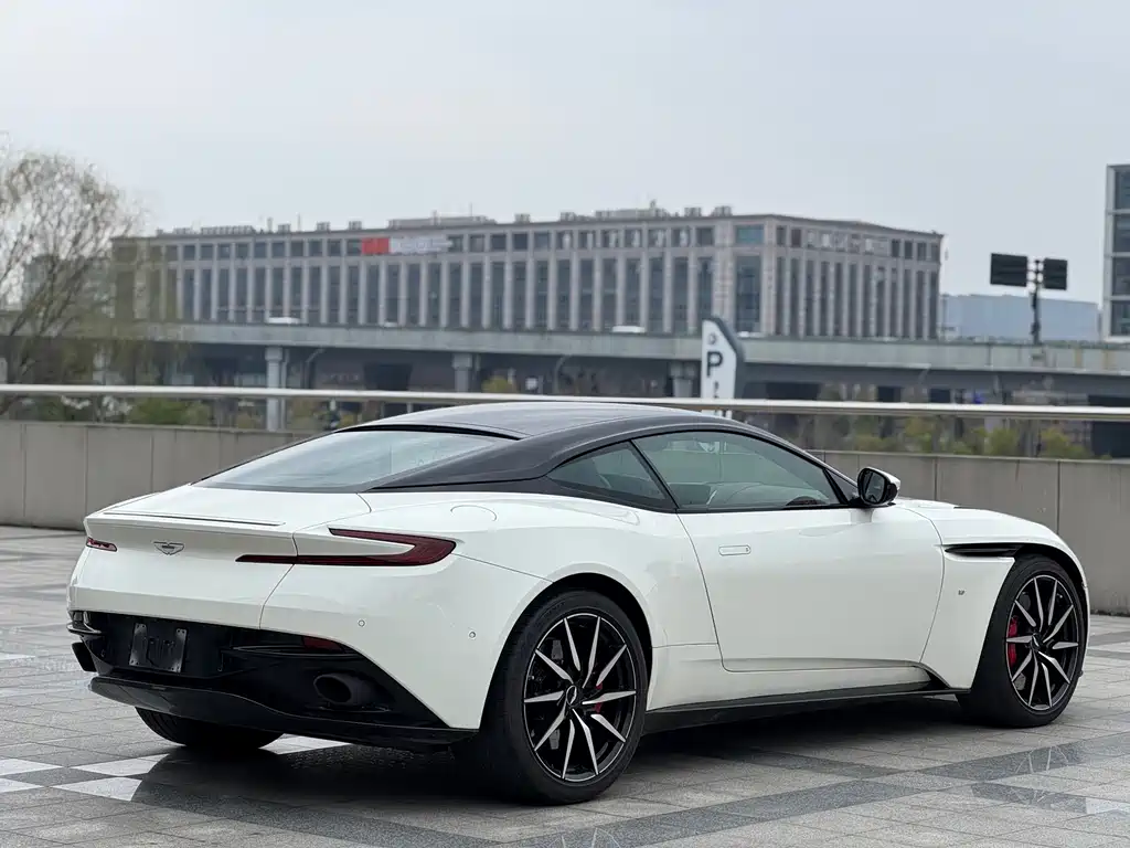 Aston Martin DB11 5.2 T First Edition