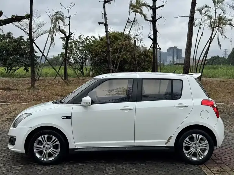 Suzuki Swift 1.5 L Auto Fashion Cool Play