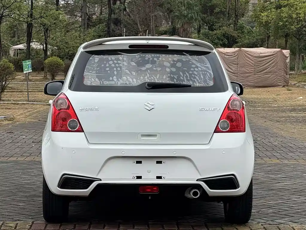 Swift 1.5 L Auto Fashion Cool Play