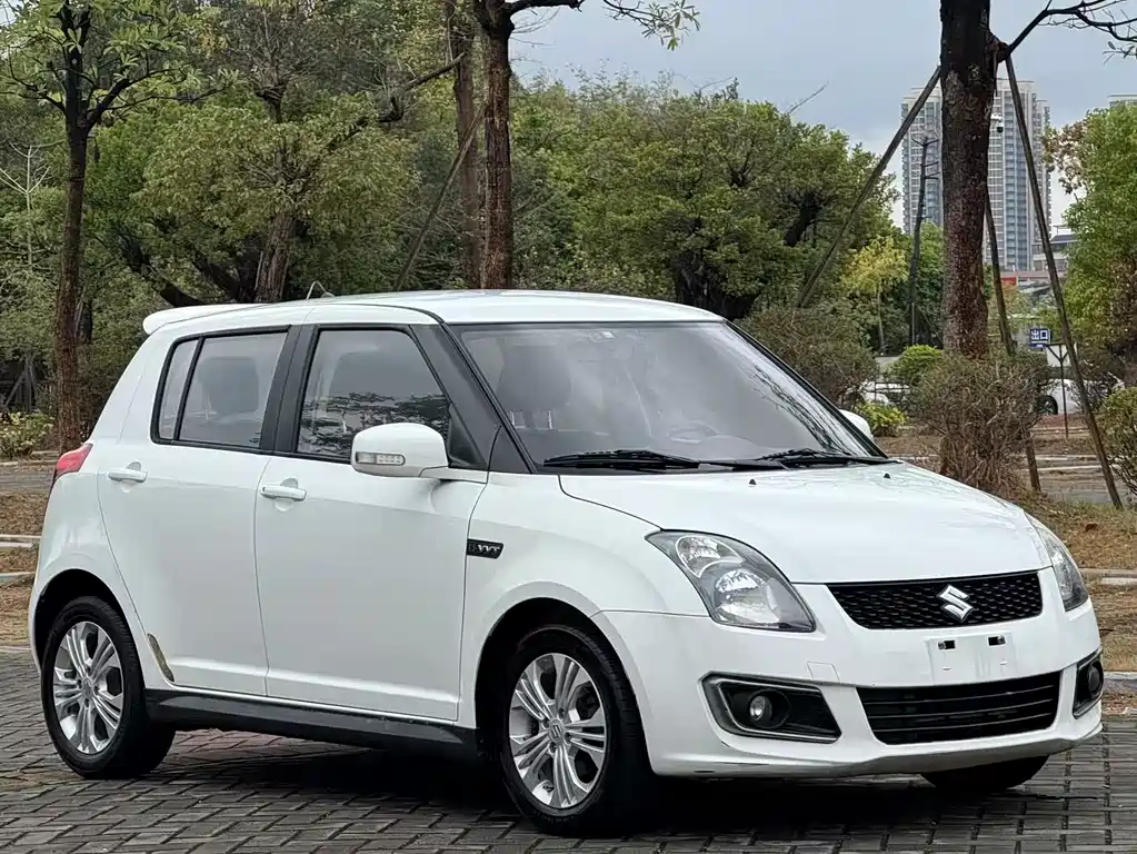 Swift 1.5 L Auto Fashion Cool Play