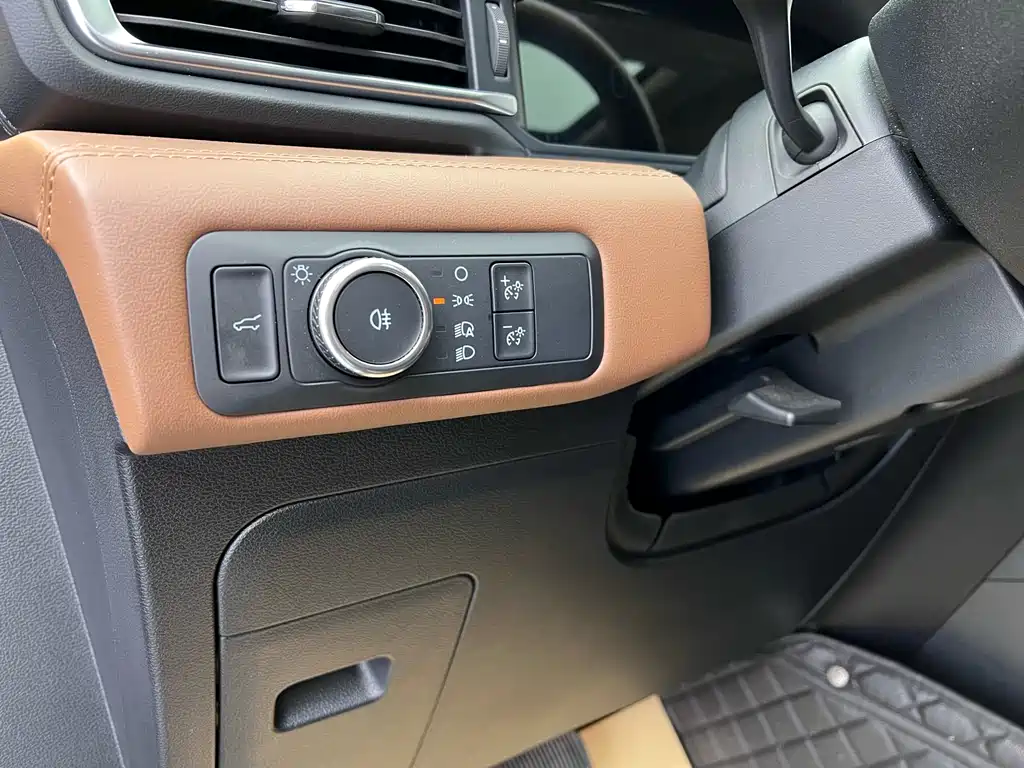 Explorer EcoBoost 285 4 WD Titanium 6-seat