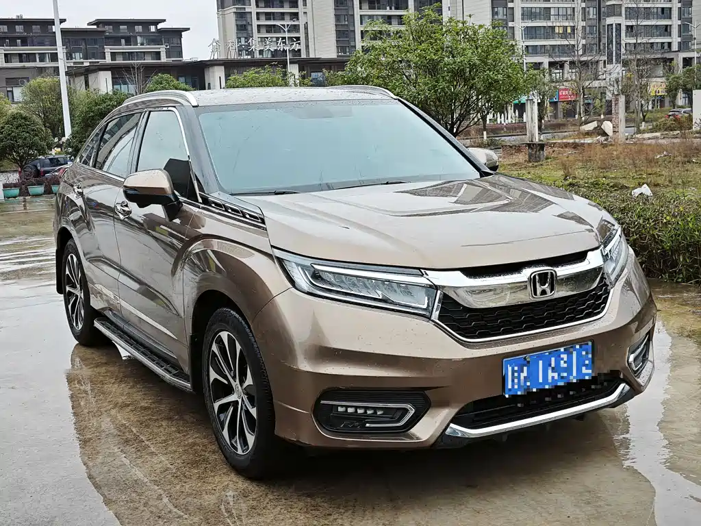 Avancier 240 TURBO 2 WD Premium