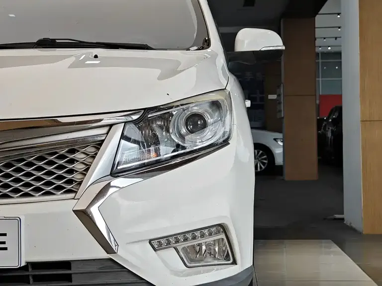 Bisu M3 1.5 L Luxury