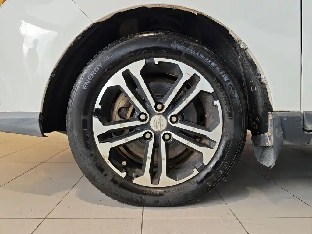 Bisu M3 1.5 L Luxury