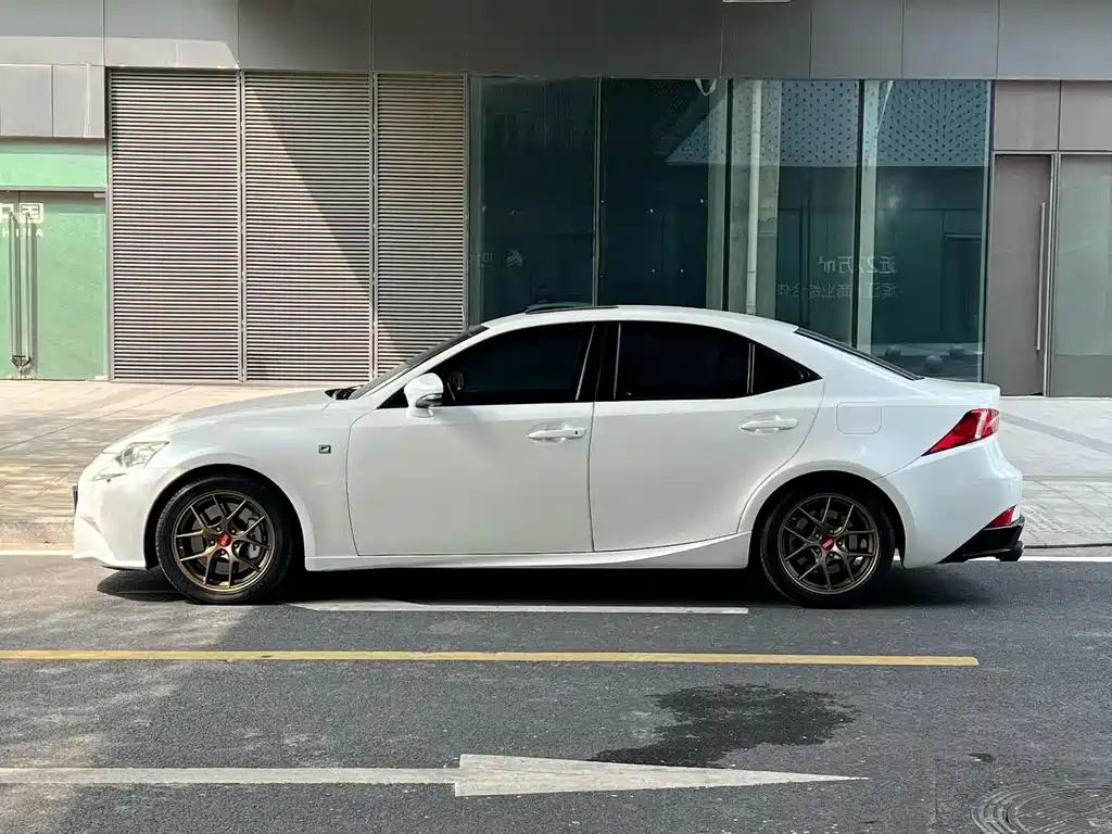 Lexus IS 200 t F SPORT