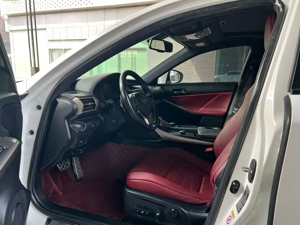 Lexus IS 200 t F SPORT
