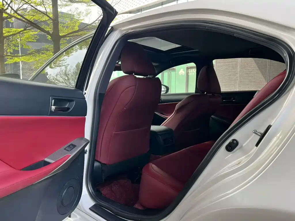 Lexus IS 200 t F SPORT