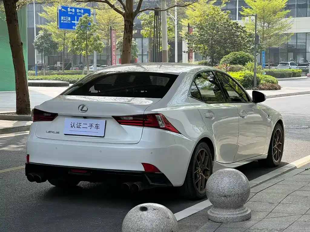 Lexus IS 200 t F SPORT