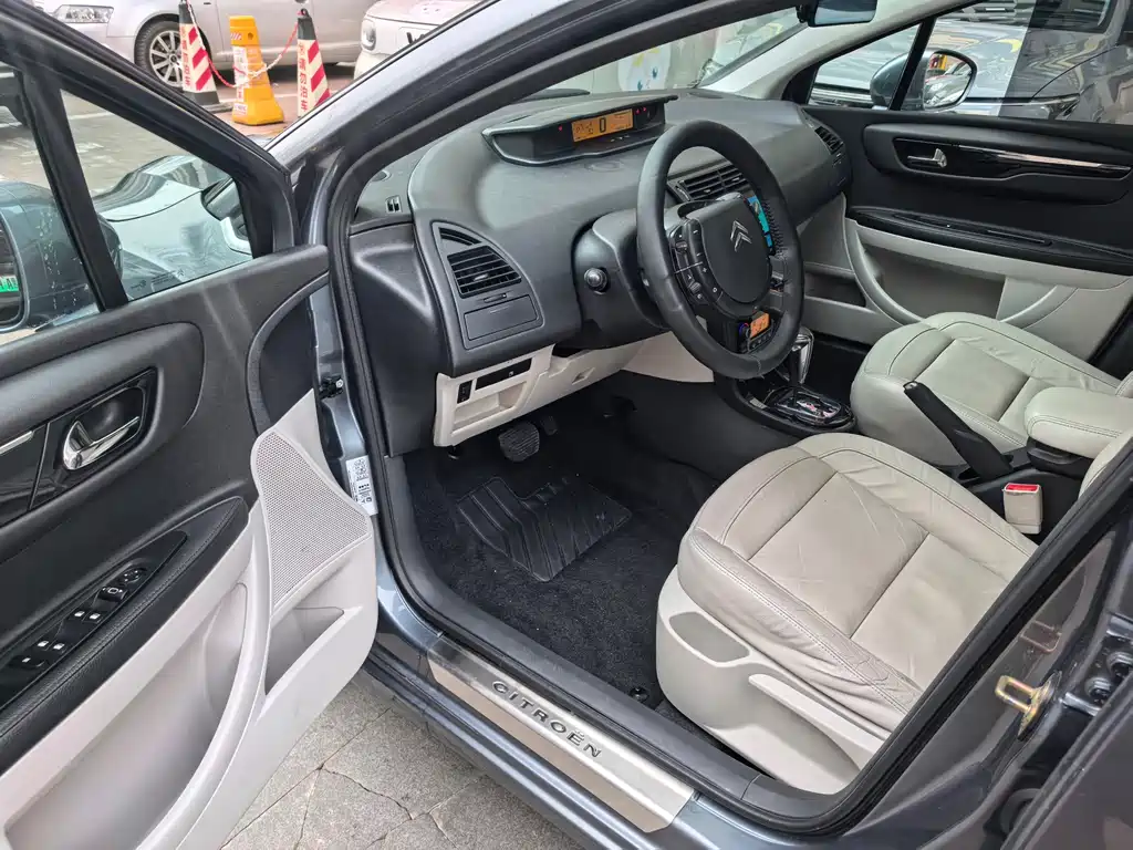 C-Quatre Sedan 1.6 L Auto Taste Enjoyment