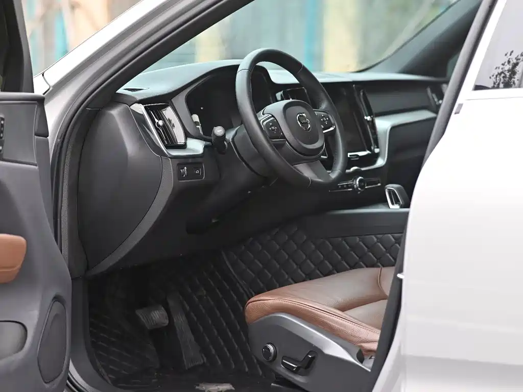 Volvo XC60 B5 4 WD Smart Ease Luxury