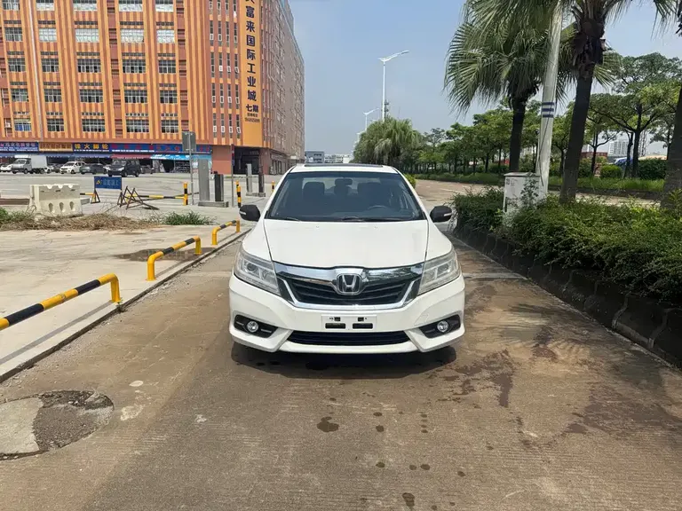 Honda Crider 1.8 L Auto Luxury