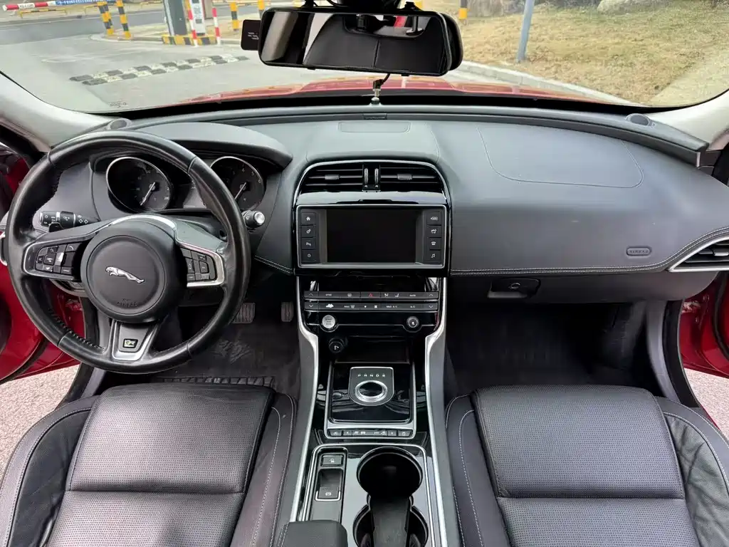 Jaguar XE 2.0 T 200 PS R-Sport