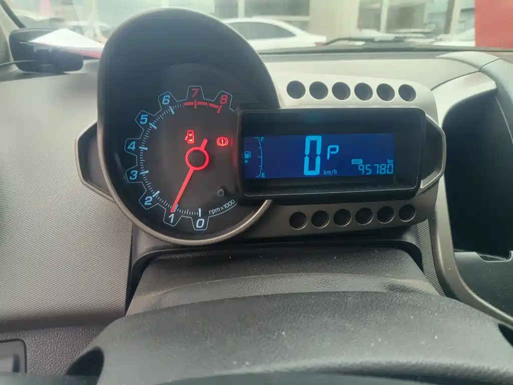 Aveo Sedan 1.4 L AT Sunroof