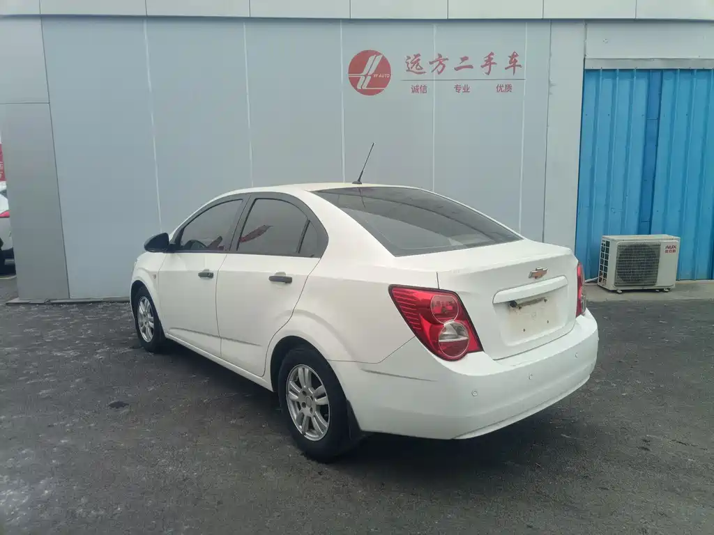 Aveo Sedan 1.4 L AT Sunroof