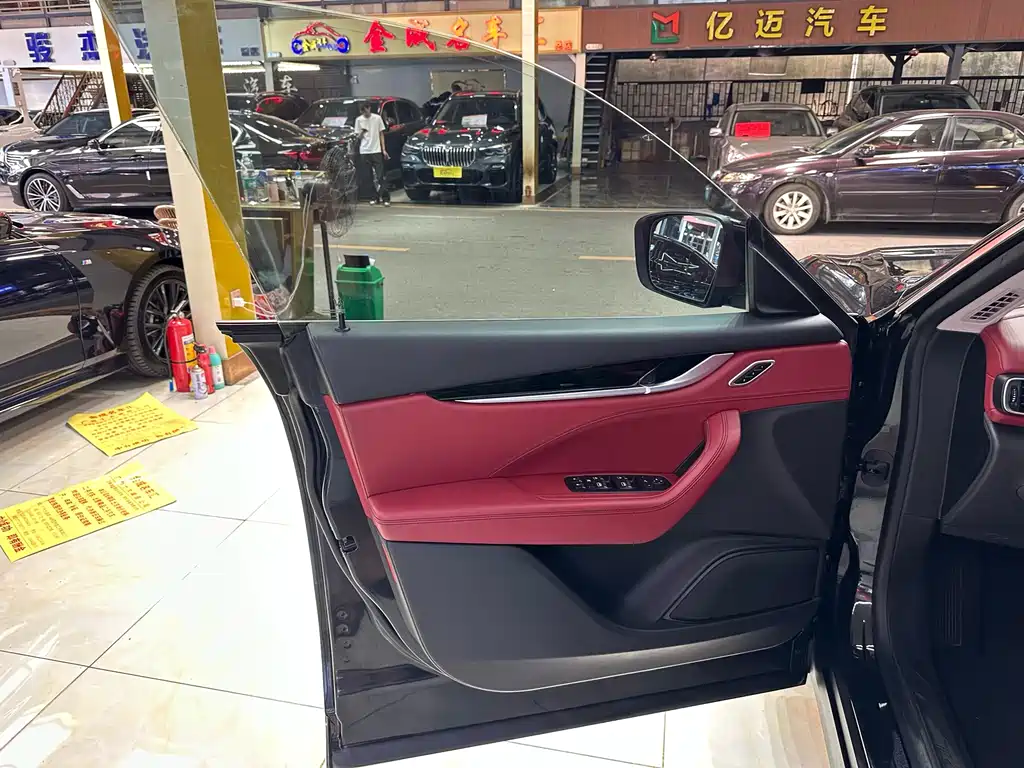 Levante 3.0 T Standard