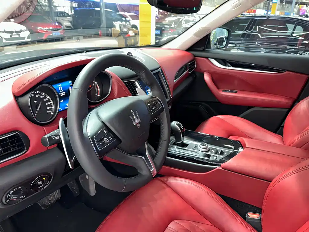 Levante 3.0 T Standard