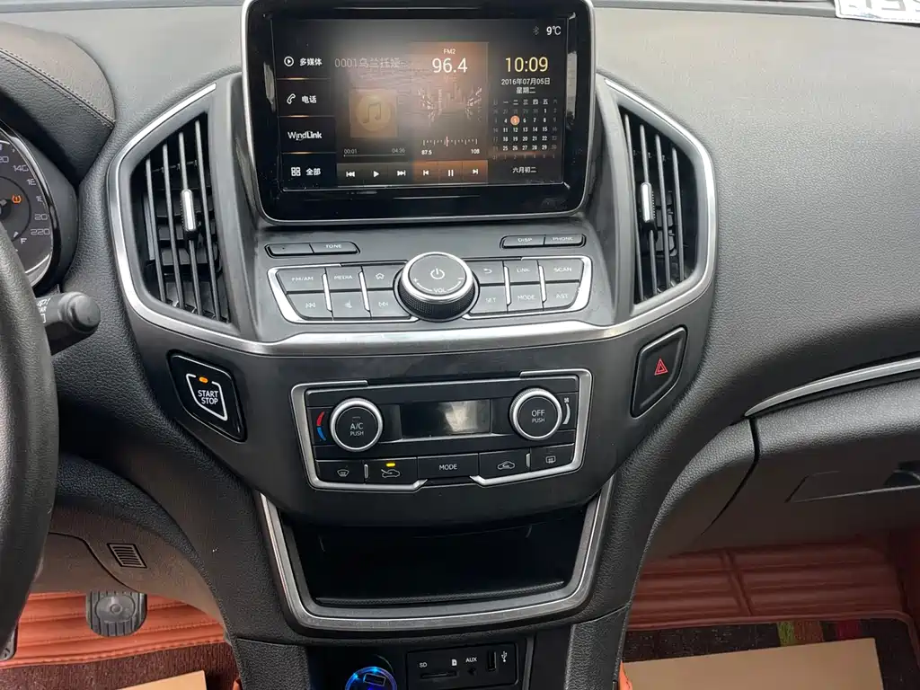 Dongfeng Fengshen AX5 1.4 T Manual