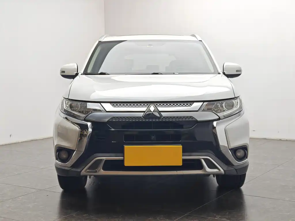 Outlander 2.0 L 2 WD Smooth Enjoyment 5-seat