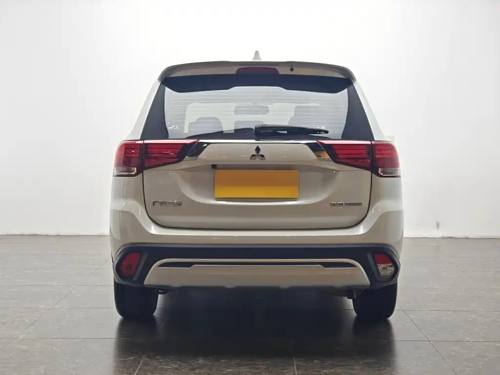 Outlander 2.0 L 2 WD Smooth Enjoyment 5-seat