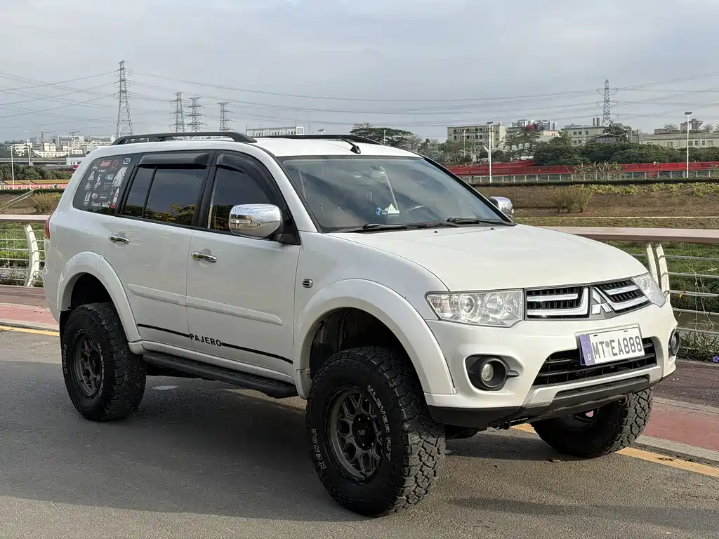 Pajero Sport 3.0 L Auto 4 WD Executive