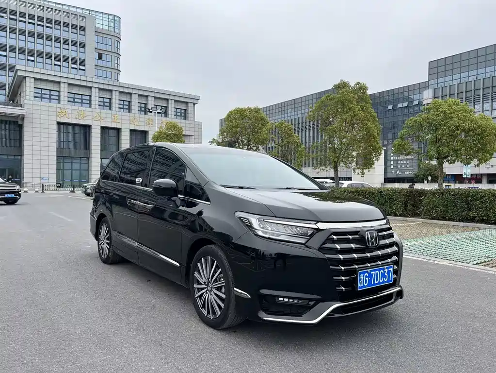 Elysion 2.0 L e:HEV Luxury