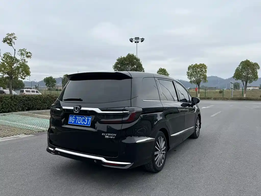 Elysion 2.0 L e:HEV Luxury