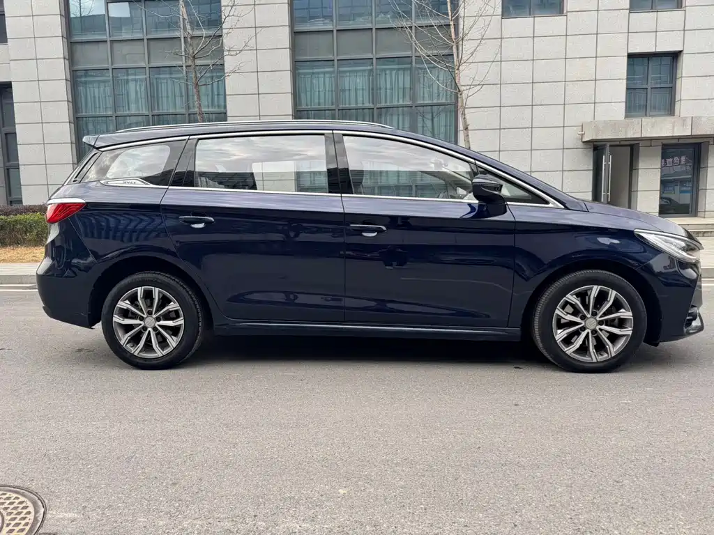 Song MAX 1.5 T Auto Connected Wise Comfort Sunroof 7-seat CN-VI