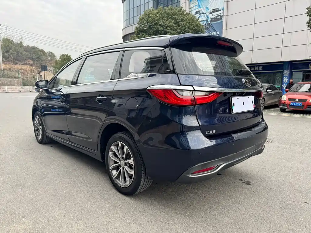 Song MAX 1.5 T Auto Connected Wise Comfort Sunroof 7-seat CN-VI