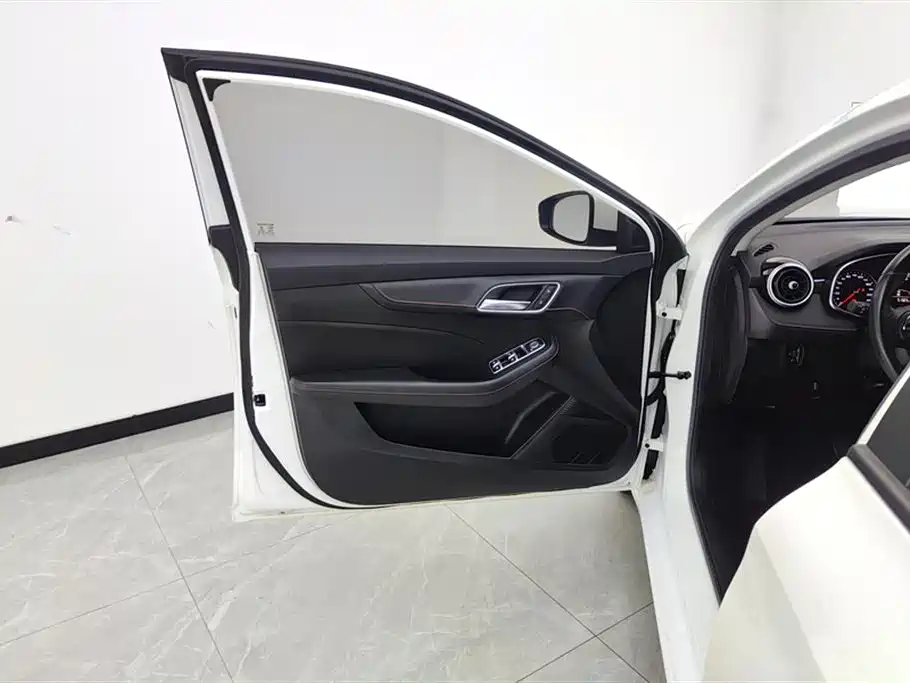 MG6 1.5 T Auto Leading Trend