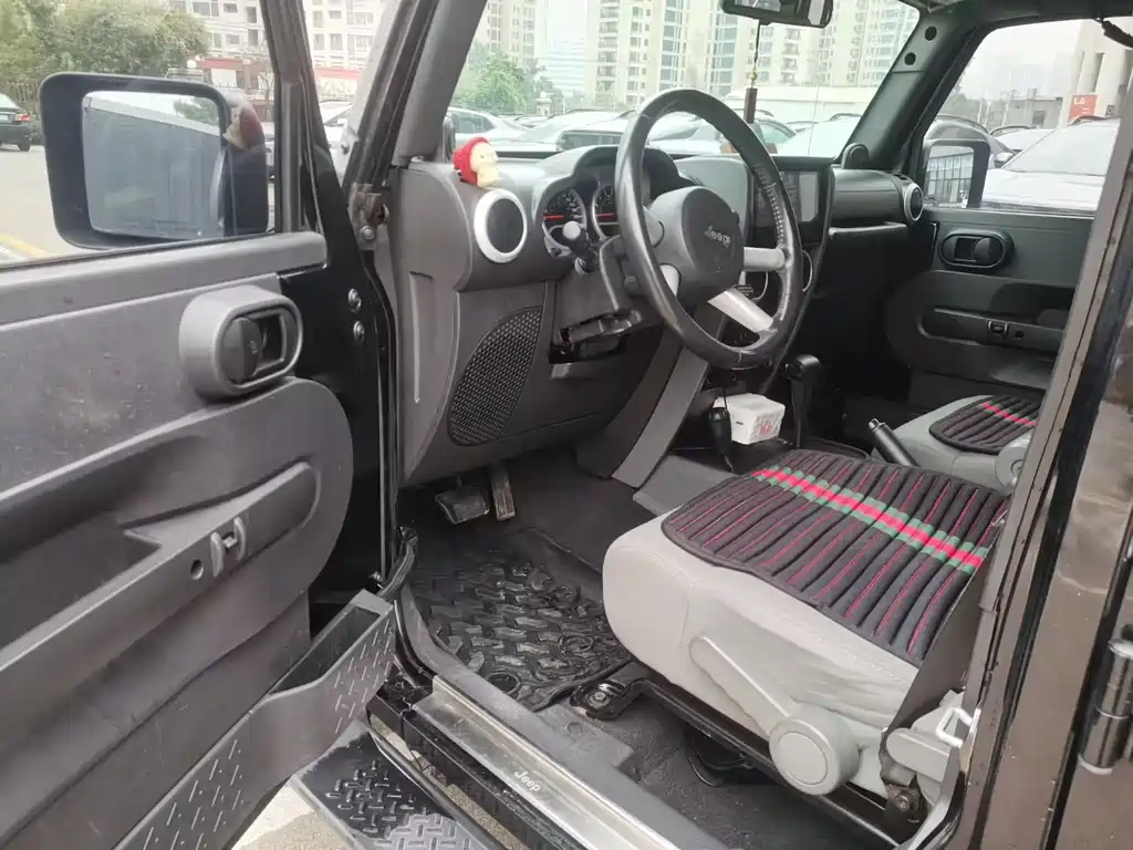 Wrangler 3.8 L Sahara 4-door