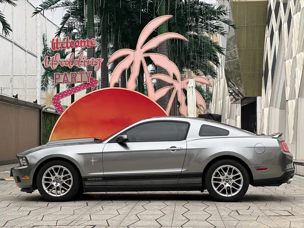 Mustang 3.7 L Auto Standard