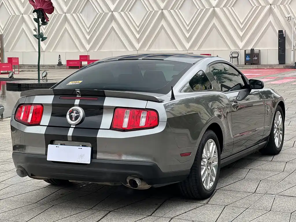 Mustang 3.7 L Auto Standard