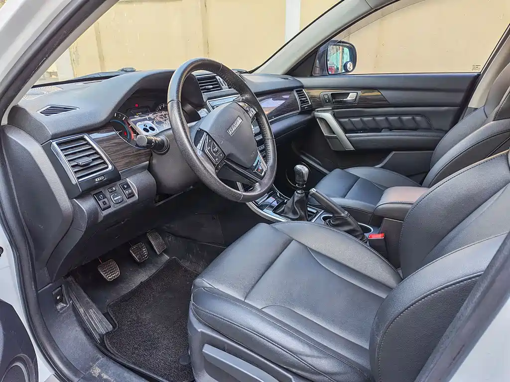 Haval H2 Red Label 1.5 T Manual 2 WD Distinguished