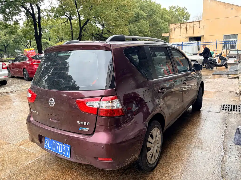 Livina 1.6 XE CVT Comfort