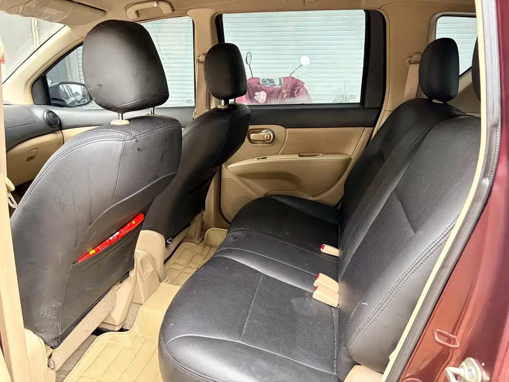Livina 1.6 XE CVT Comfort