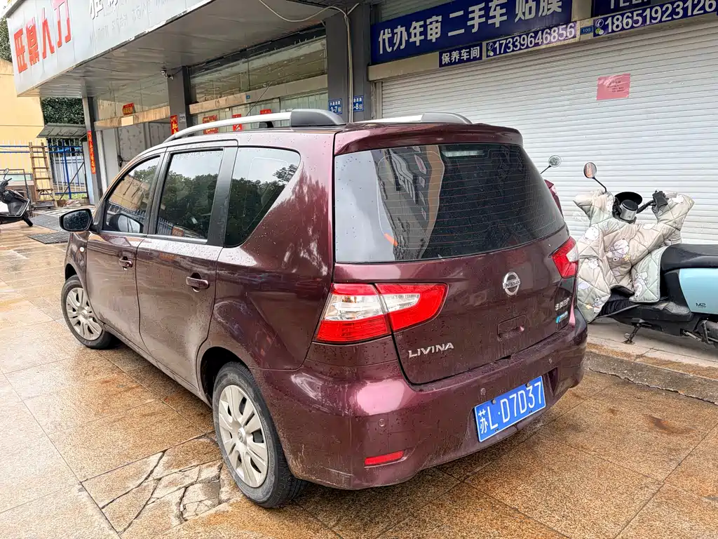 Livina 1.6 XE CVT Comfort