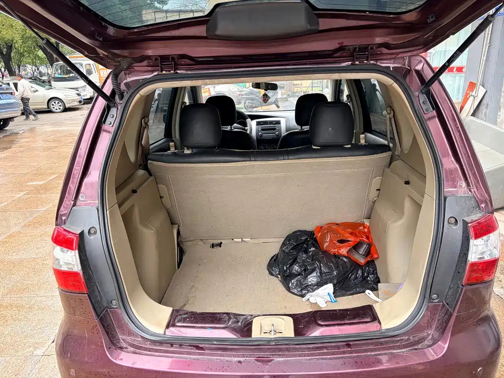 Livina 1.6 XE CVT Comfort