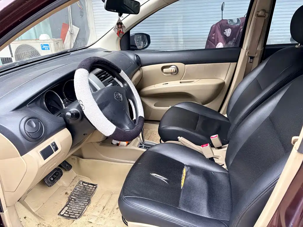 Livina 1.6 XE CVT Comfort