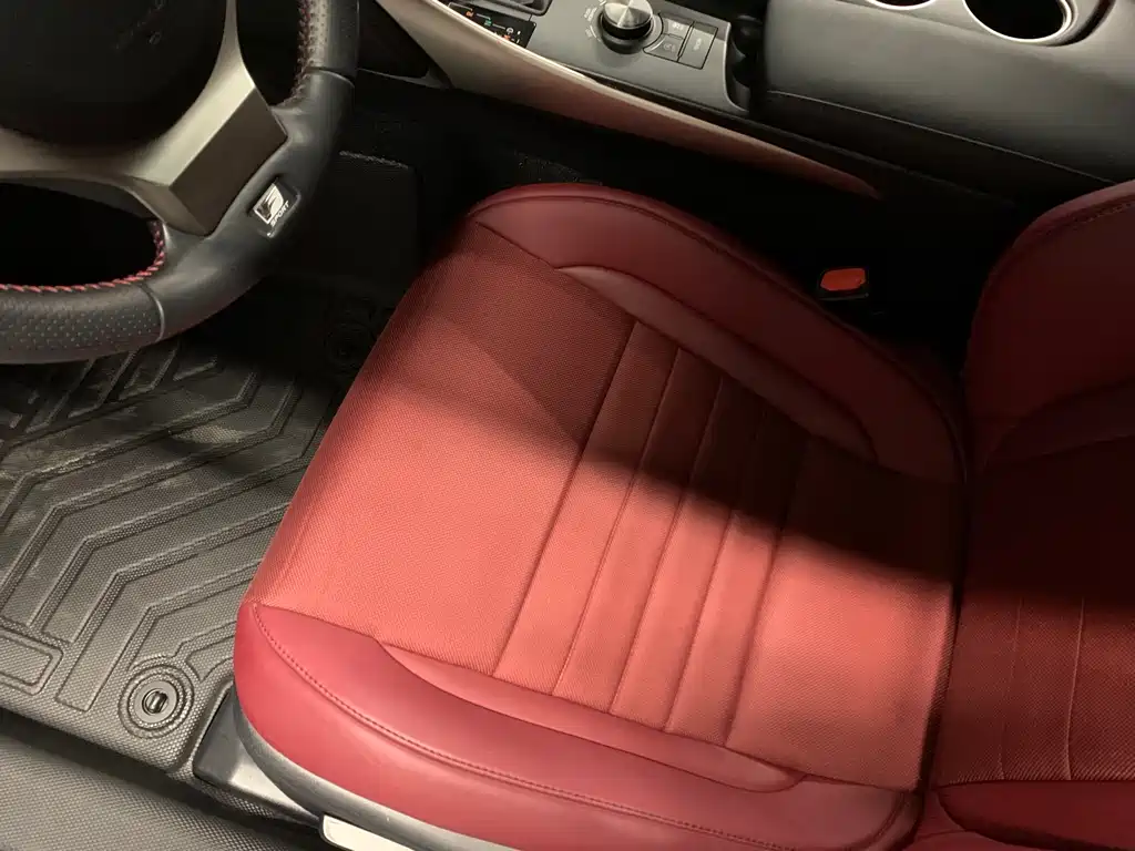 Lexus IS 200 t F SPORT