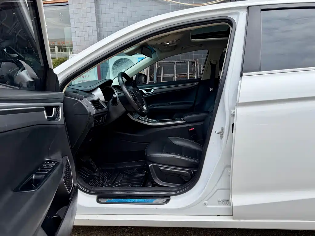 Emgrand GL 1.4 T DCT Elite Connected