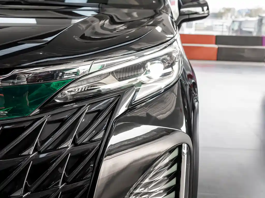 Granvia 2.5 L Hybrid Comfort