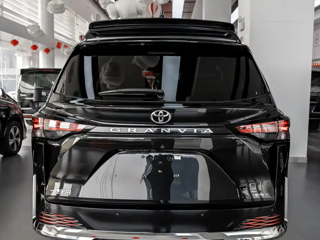 Granvia 2.5 L Hybrid Comfort