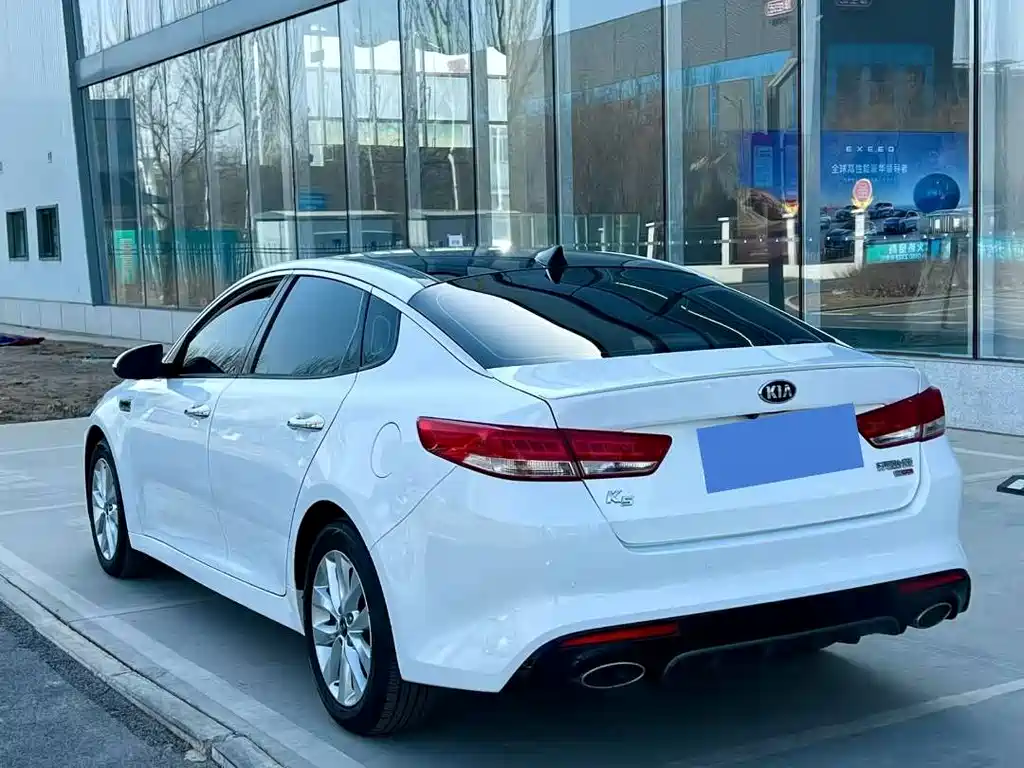 Kia K5 1.6 T Auto LUX