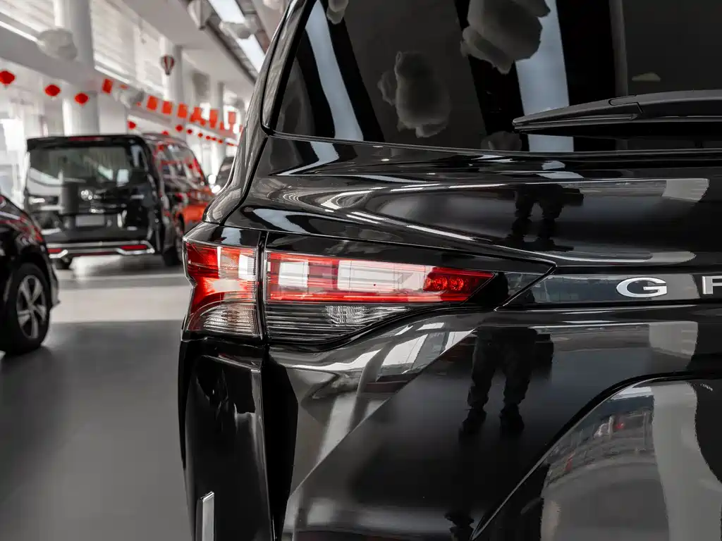 Granvia 2.5 L Hybrid Comfort