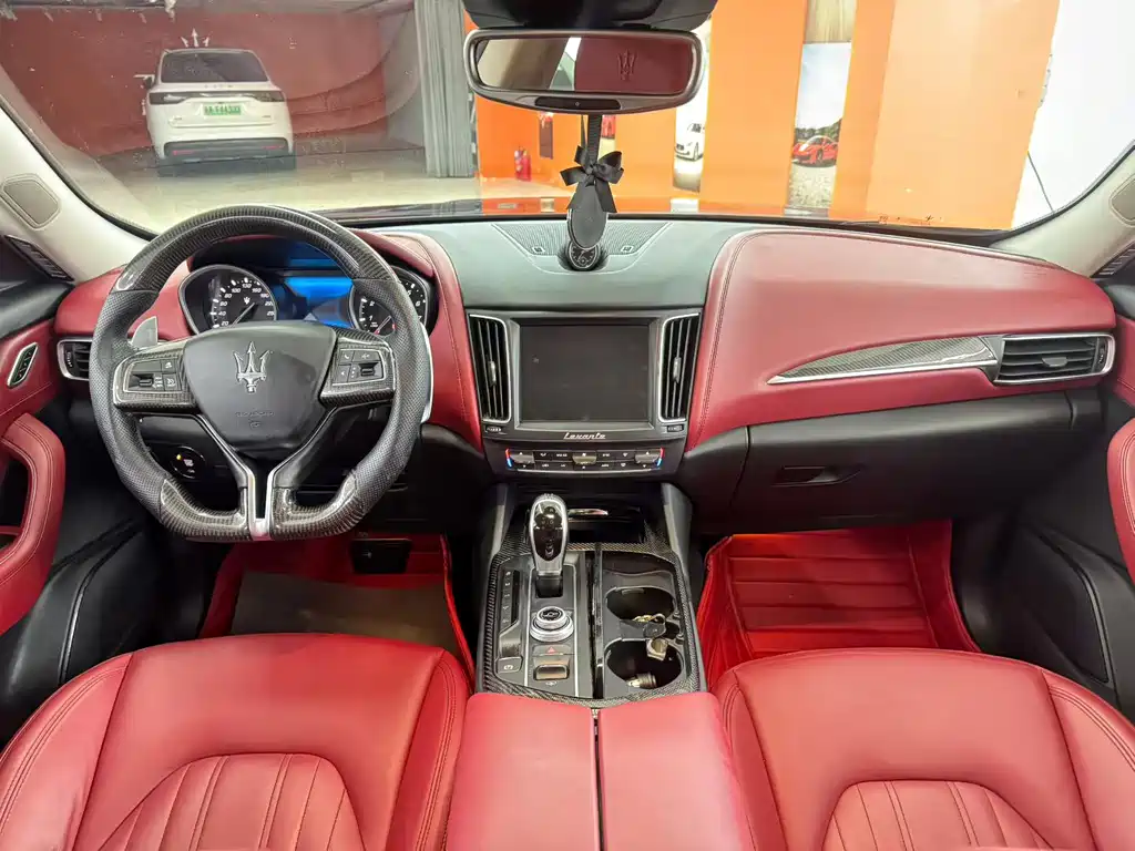 Levante 3.0 T Standard