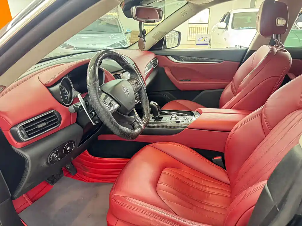 Levante 3.0 T Standard