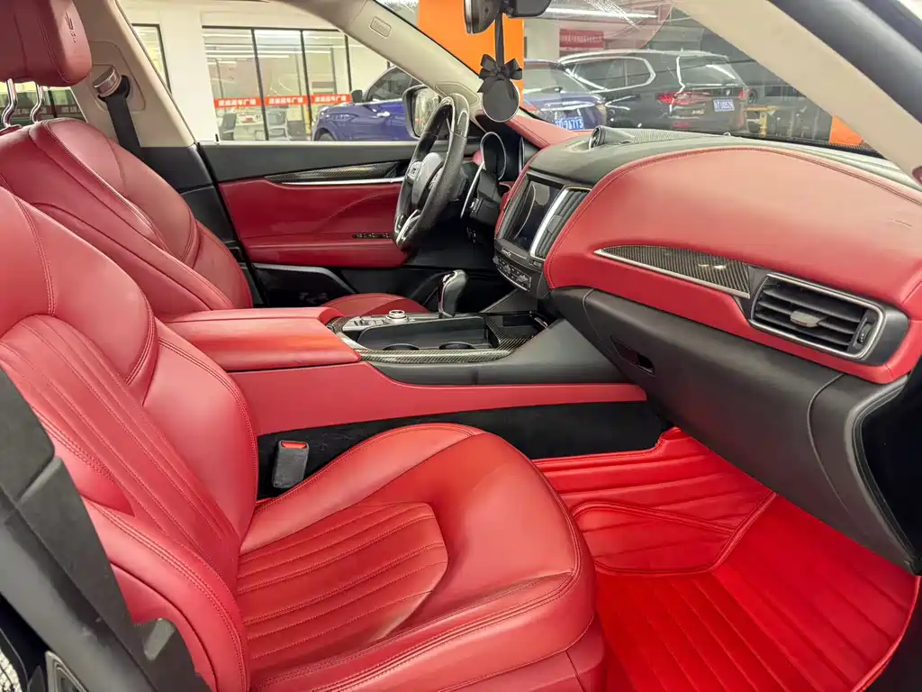 Levante 3.0 T Standard