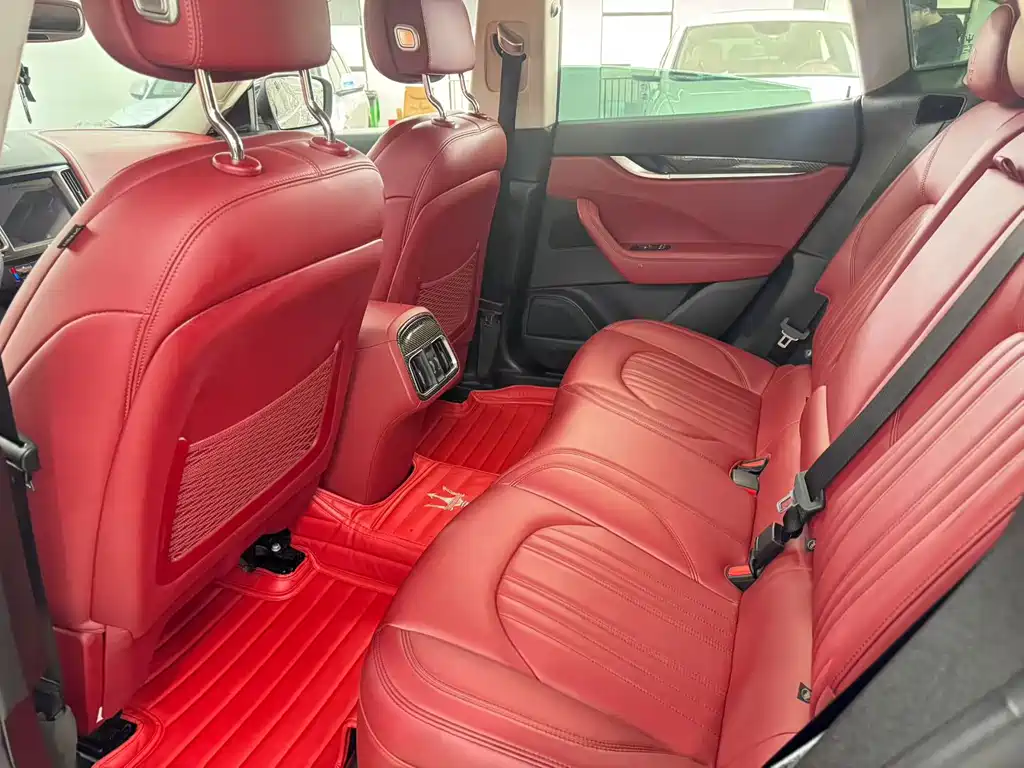 Levante 3.0 T Standard