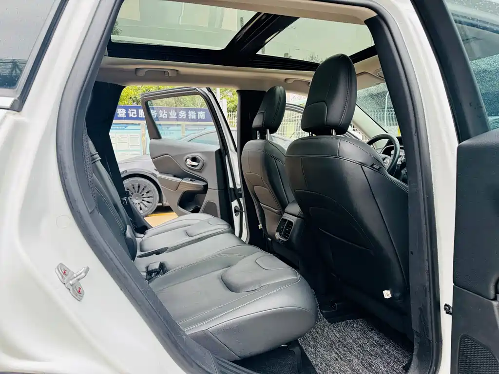 Cherokee 2.0 L Superior