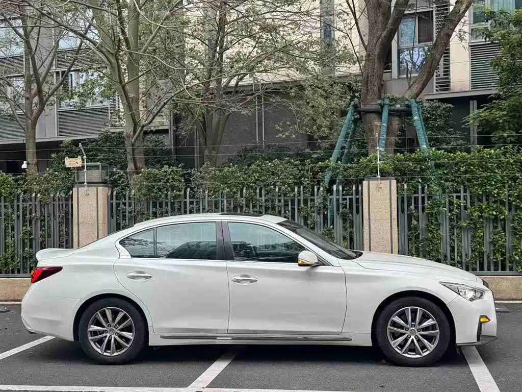 Infiniti Q50 L 2.0 T Comfort CN-V
